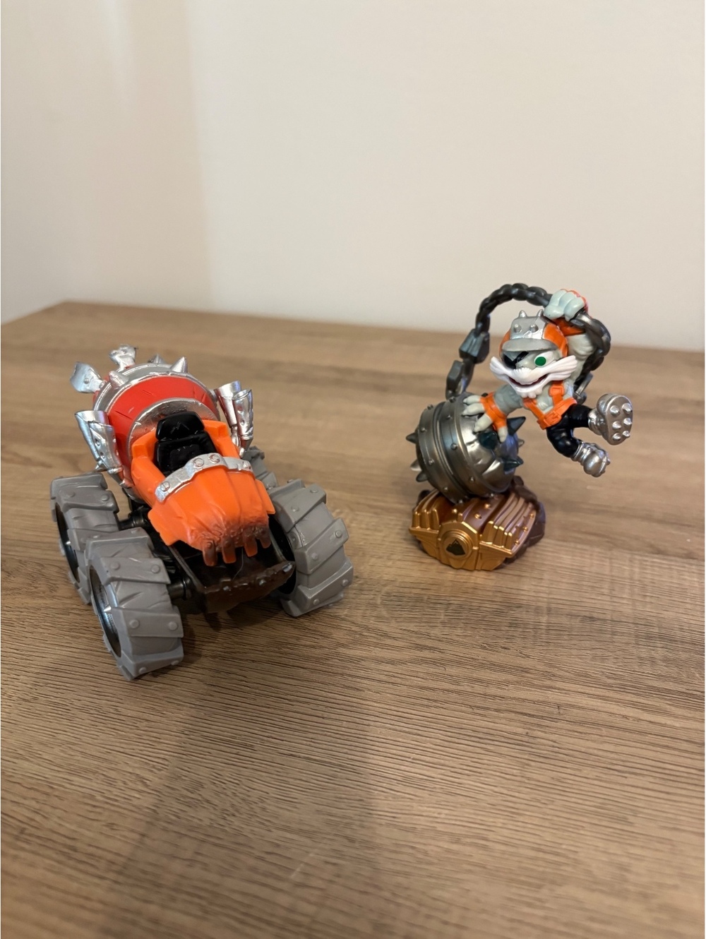 Skylanders supercharger smash hit & thump truck